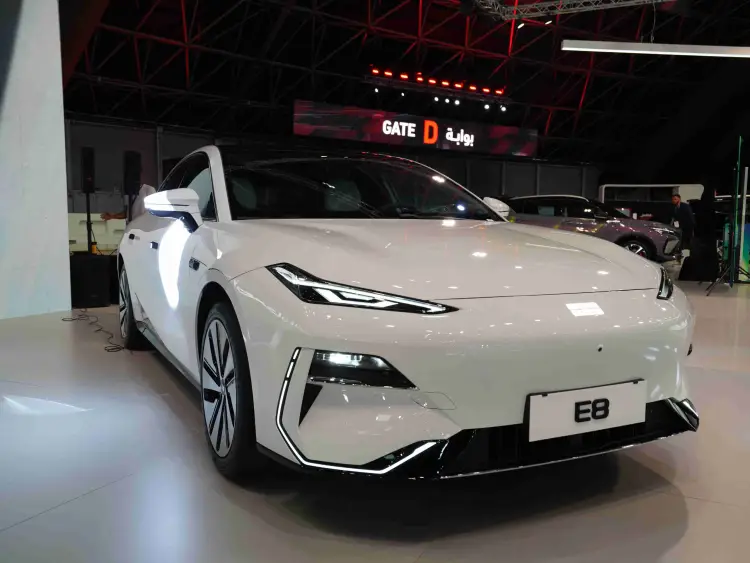نظرة خاطفة على سيارة جيلي E8 2025: معرض جدة للسيارات 2024